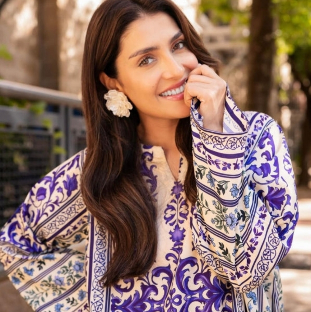 Long Sleeve Blue & Cream Printed Maxi Dress - Picture 3 of 5